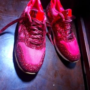 Women's tennis shoes